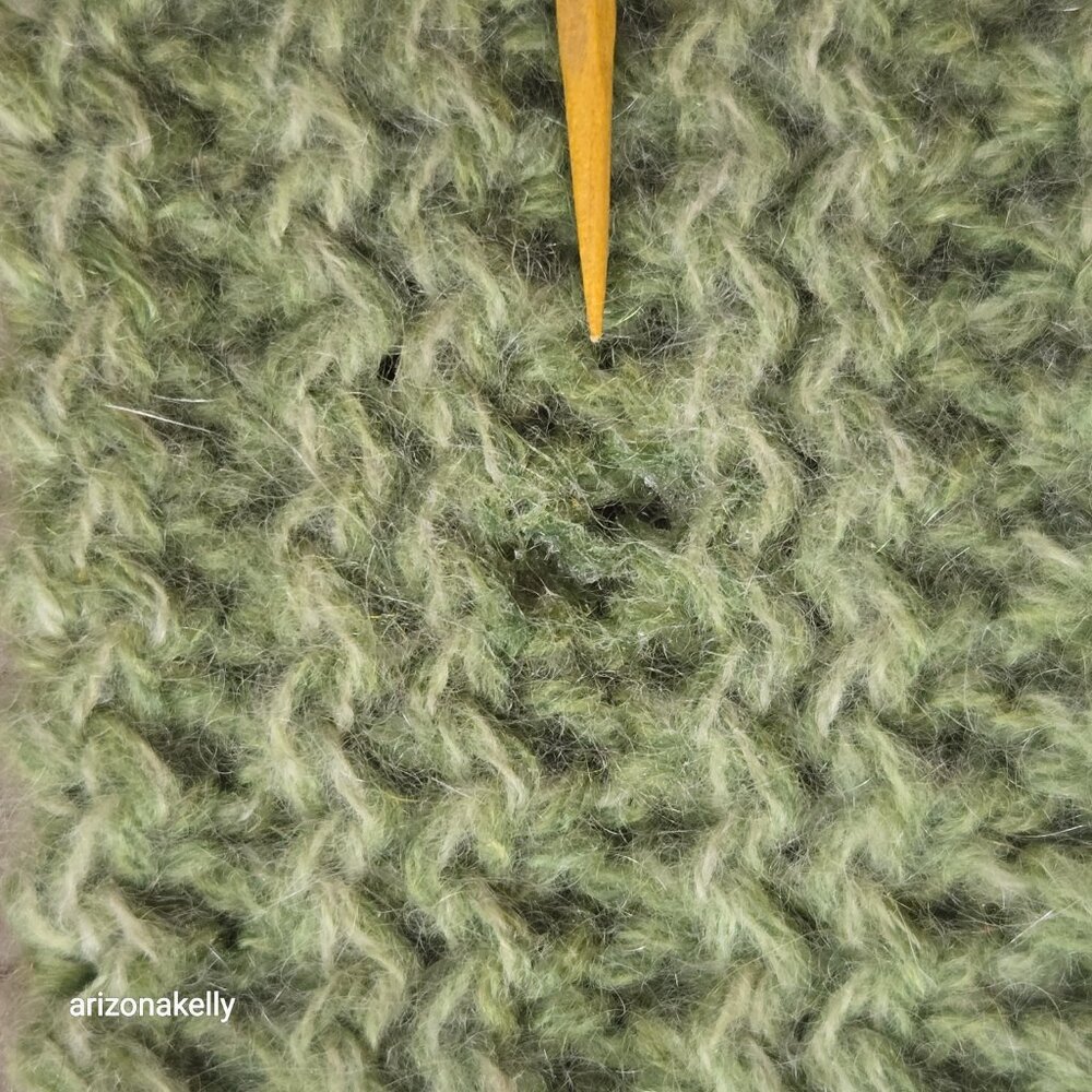 Castlerig Cashmere Green Knit Scarf *TINY REPAIRED HOLE* - Picture 5 of 12